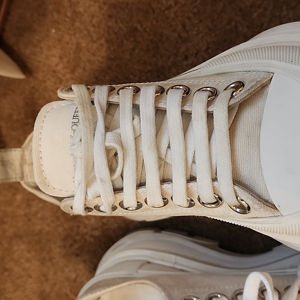 Alexander McQueen Cream Platform Lace-Up Sneakers for Women - Picture 8 of 16